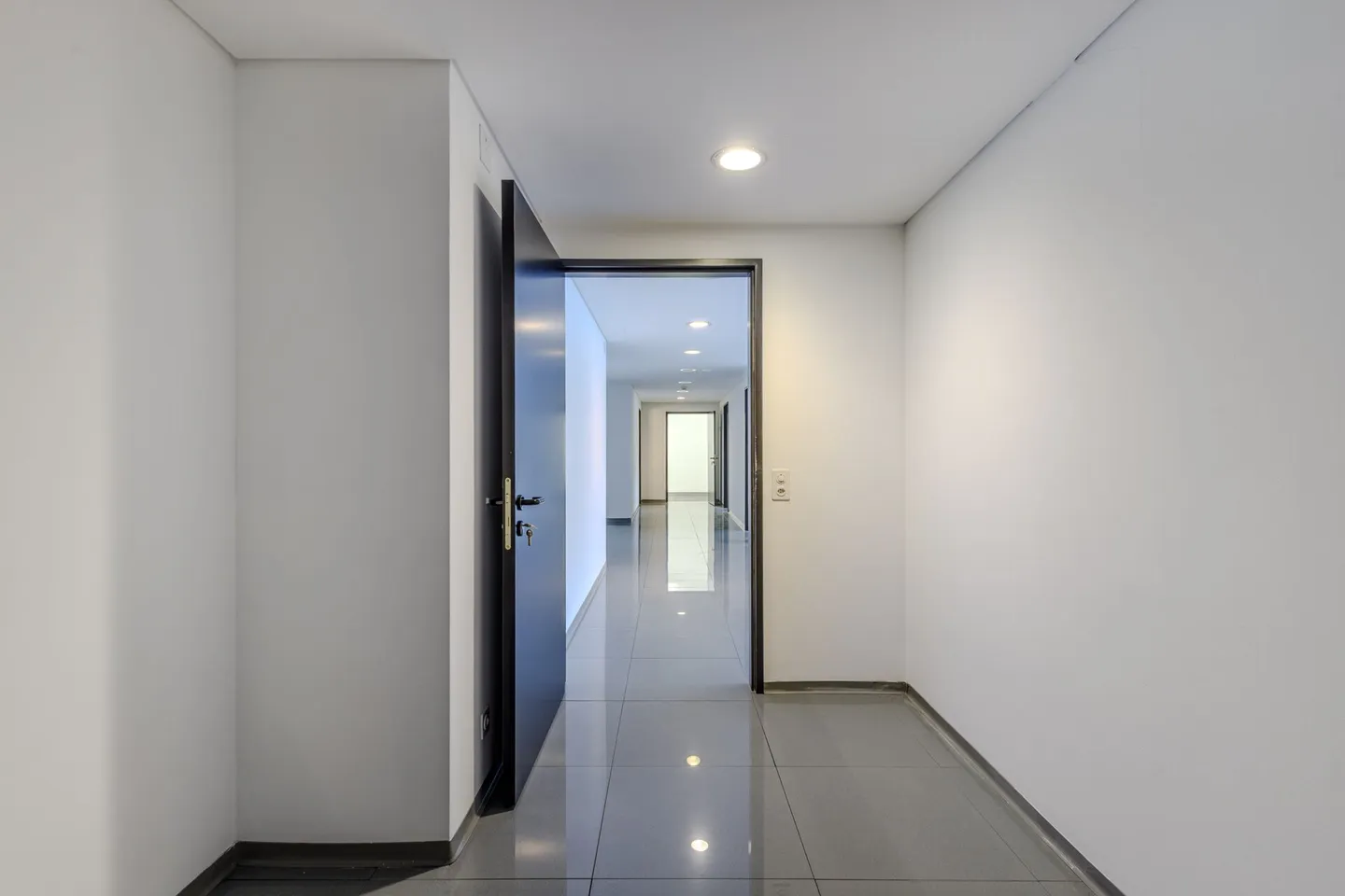 Office in the center of Chiasso opposite the FFS station - Photo 6 of 7