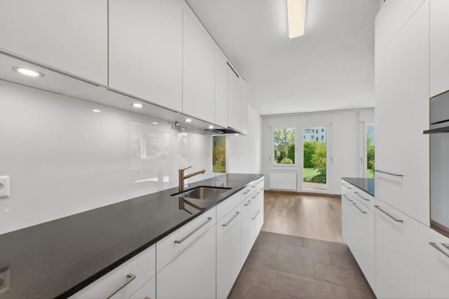 Central Garden Apartment in Emmenbrücke - Photo 2 of 12