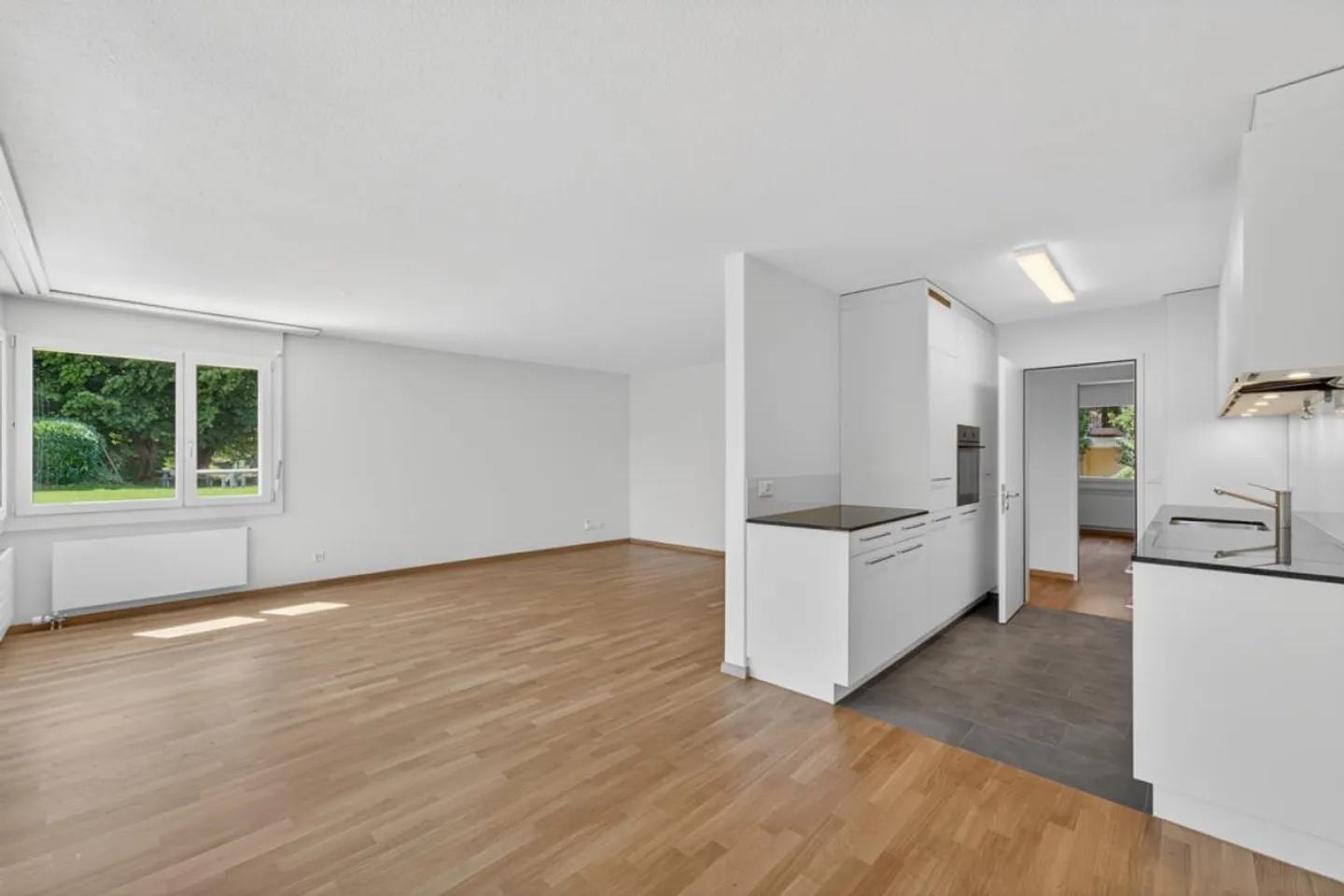 Central Garden Apartment in Emmenbrücke - Photo 3 of 12