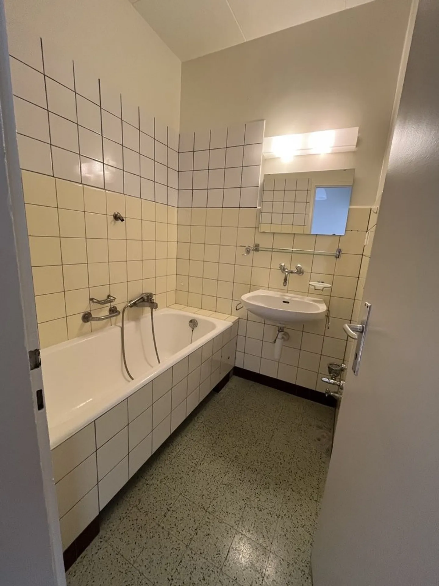 Schönes Apartment mit Balkon - Foto 5 von 9