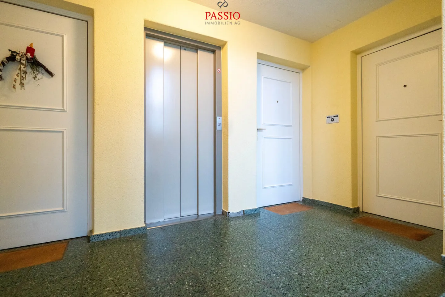 Ampio appartamento di 4,5 stanze in una posizione centrale - Foto 9 di 15