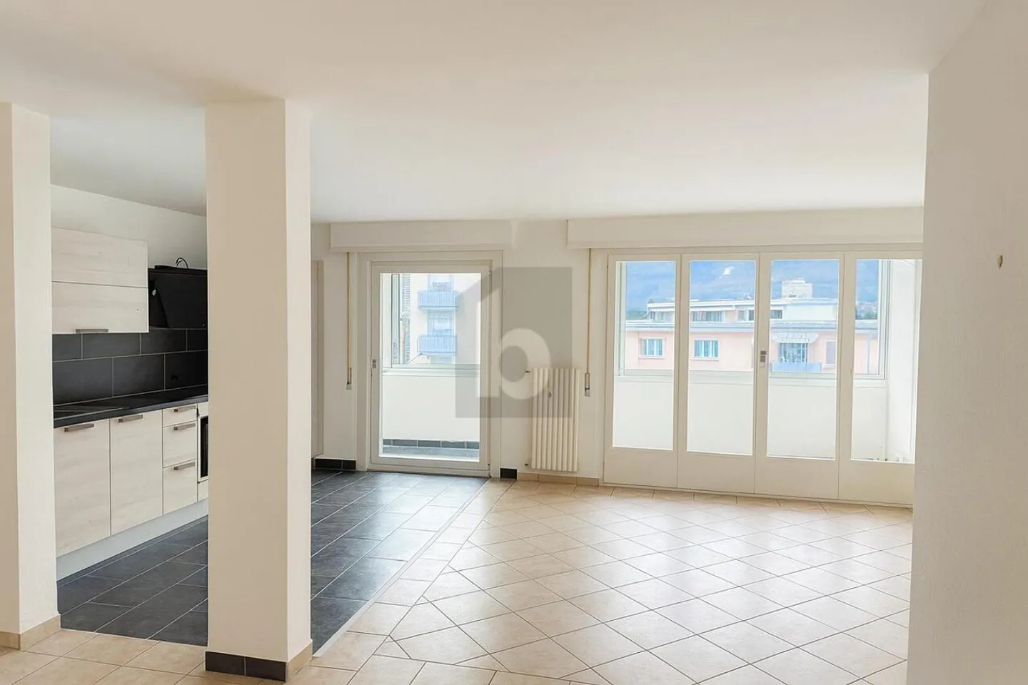 Appartement Moderne avec Parking - Photo 3 sur 6