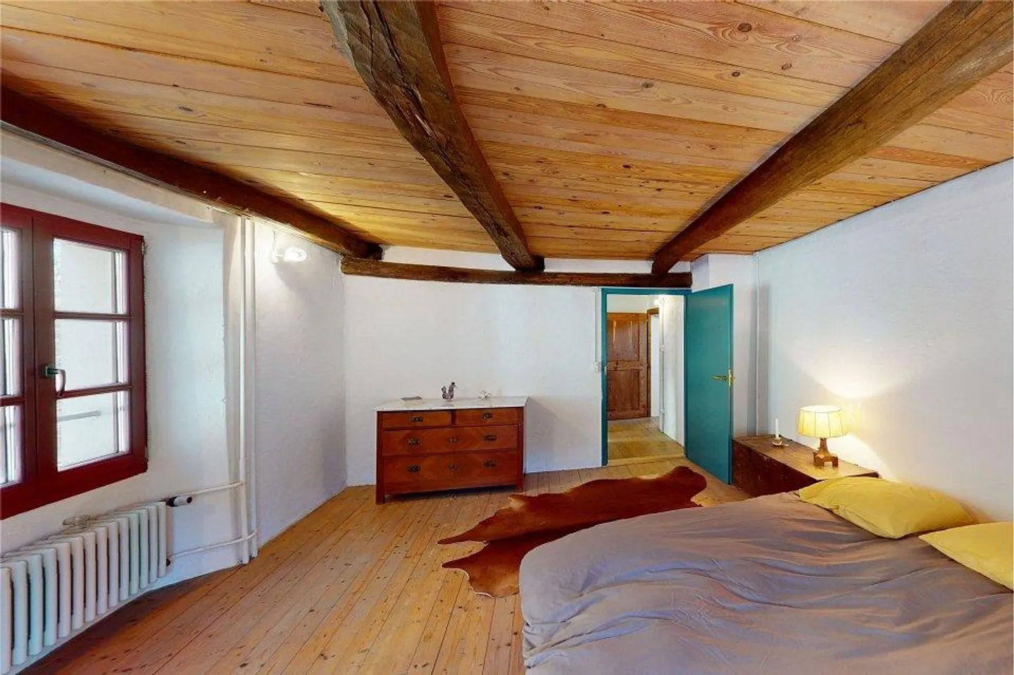 House immersed between forest and river - Photo 9 of 11