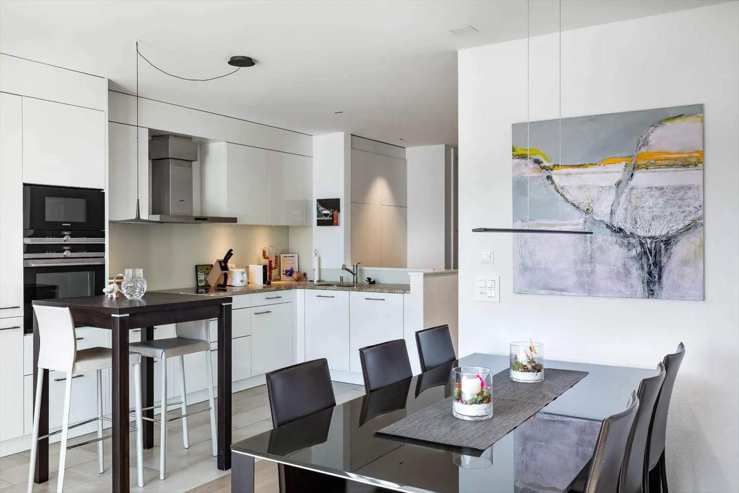 FÜSSE IM WASSER! GERÄUMIGE WOHNUNG NAHE ALLER ANNEHMLICHKEITEN. - Foto 6 von 13