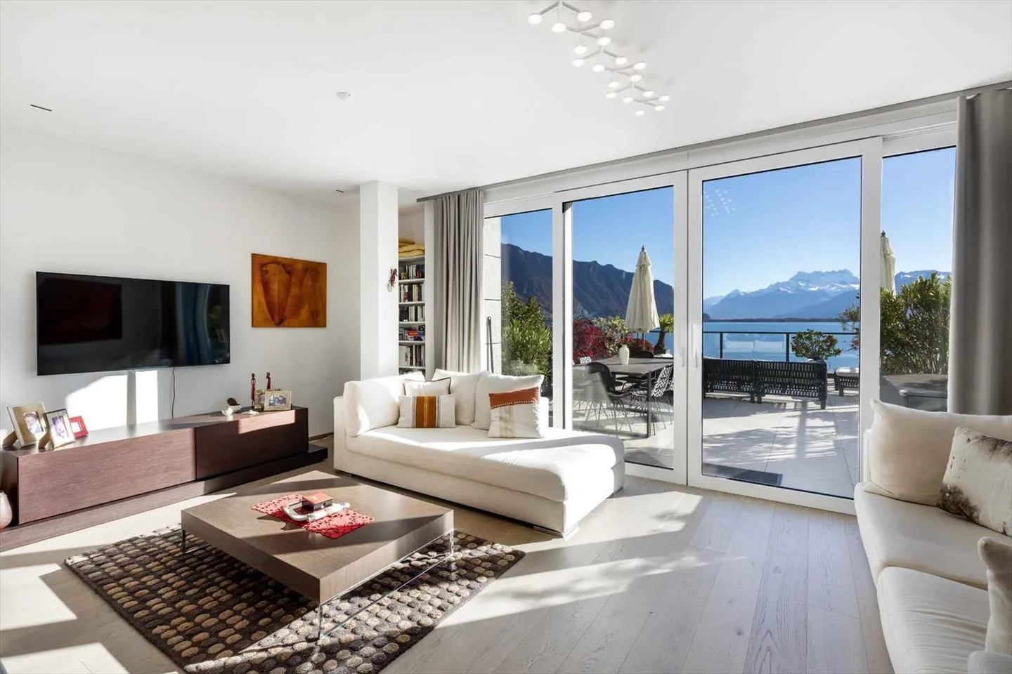 FÜSSE IM WASSER! GERÄUMIGE WOHNUNG NAHE ALLER ANNEHMLICHKEITEN. - Foto 4 von 13