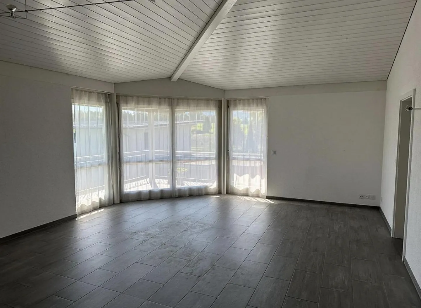 Appartement lumineux de 3,5 pièces avec balcon à Dottikon - disponible à partir de septembre 2026 - Photo 1 sur 5