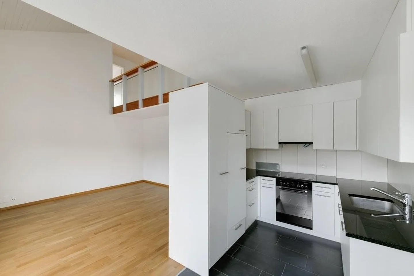 Appartement duplex moderne avec vue - Photo 4 sur 12