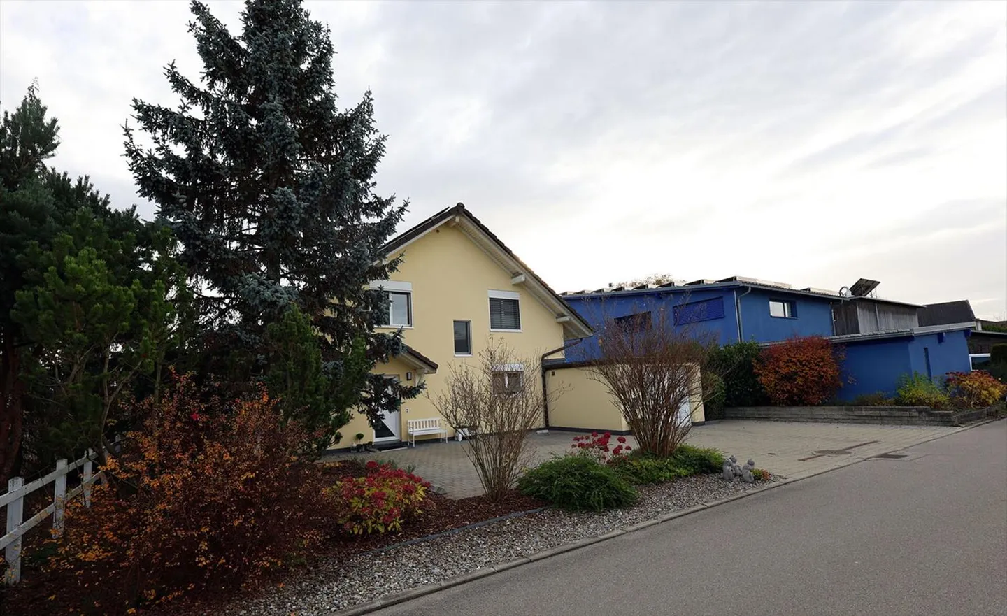 Geräumige 6-Zimmer-Villa mit klassischer Architektur - Foto 4 von 13