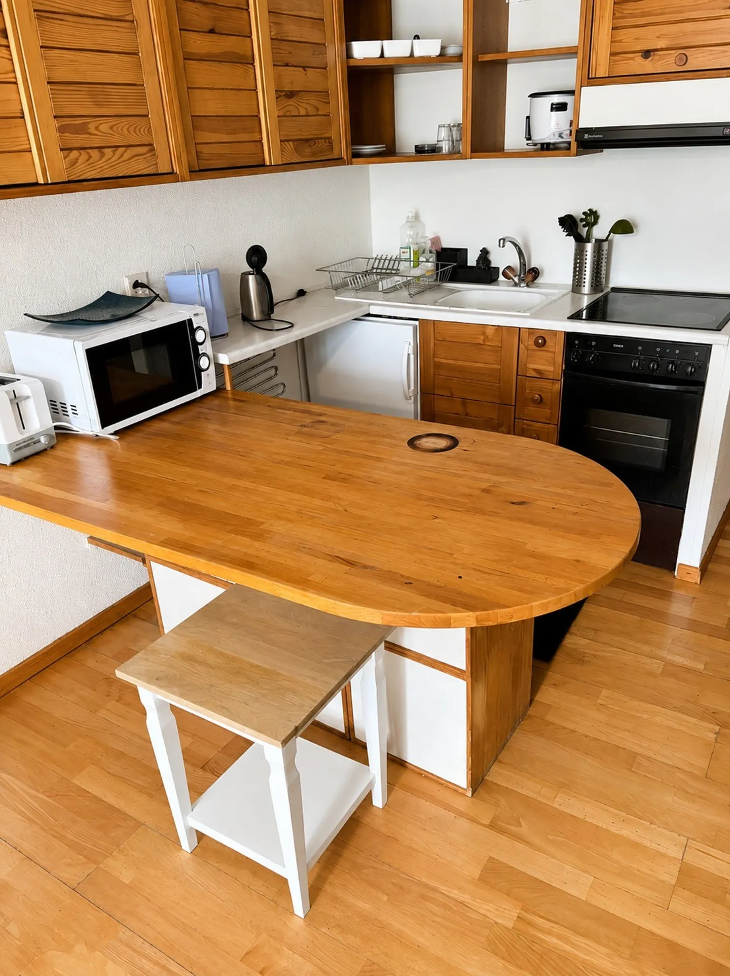 🏡Modern 3.5-Room Apartment with Furniture - Langnau am Albis Ideal for Companies and Families - Photo 11 of 13