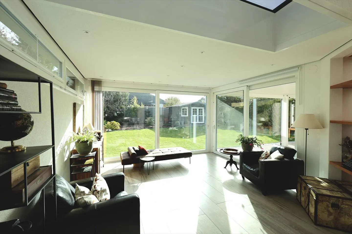 Geräumige 6-Zimmer-Villa mit klassischer Architektur - Foto 7 von 13