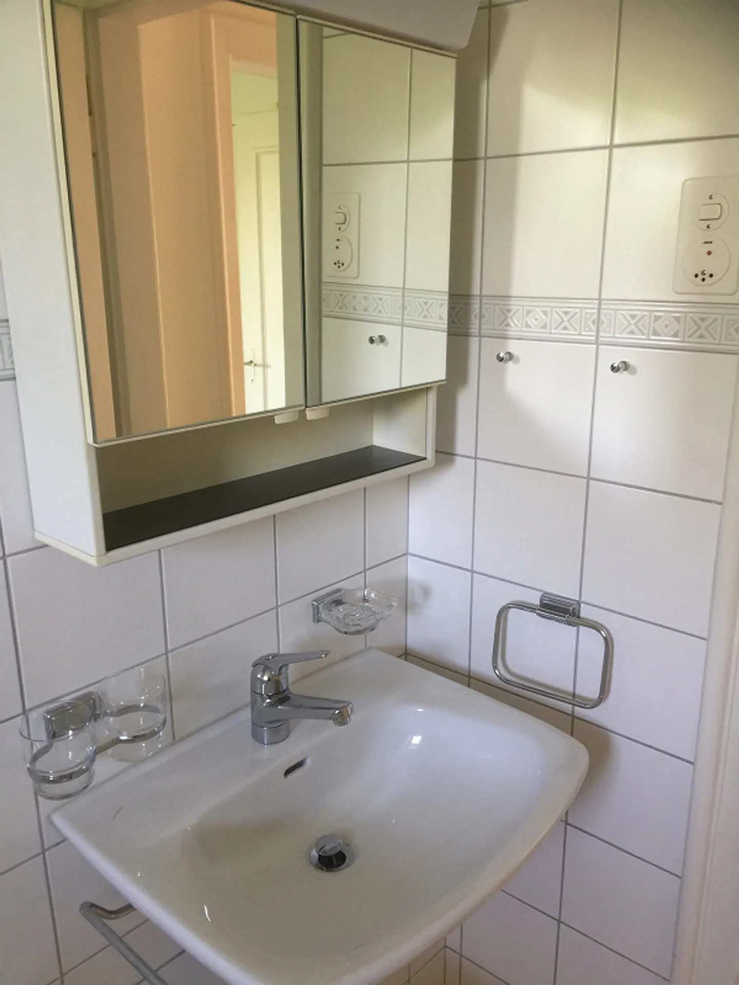 Looking for immediate subtenant for 3-room apartment in Gundeli - Photo 6 of 14