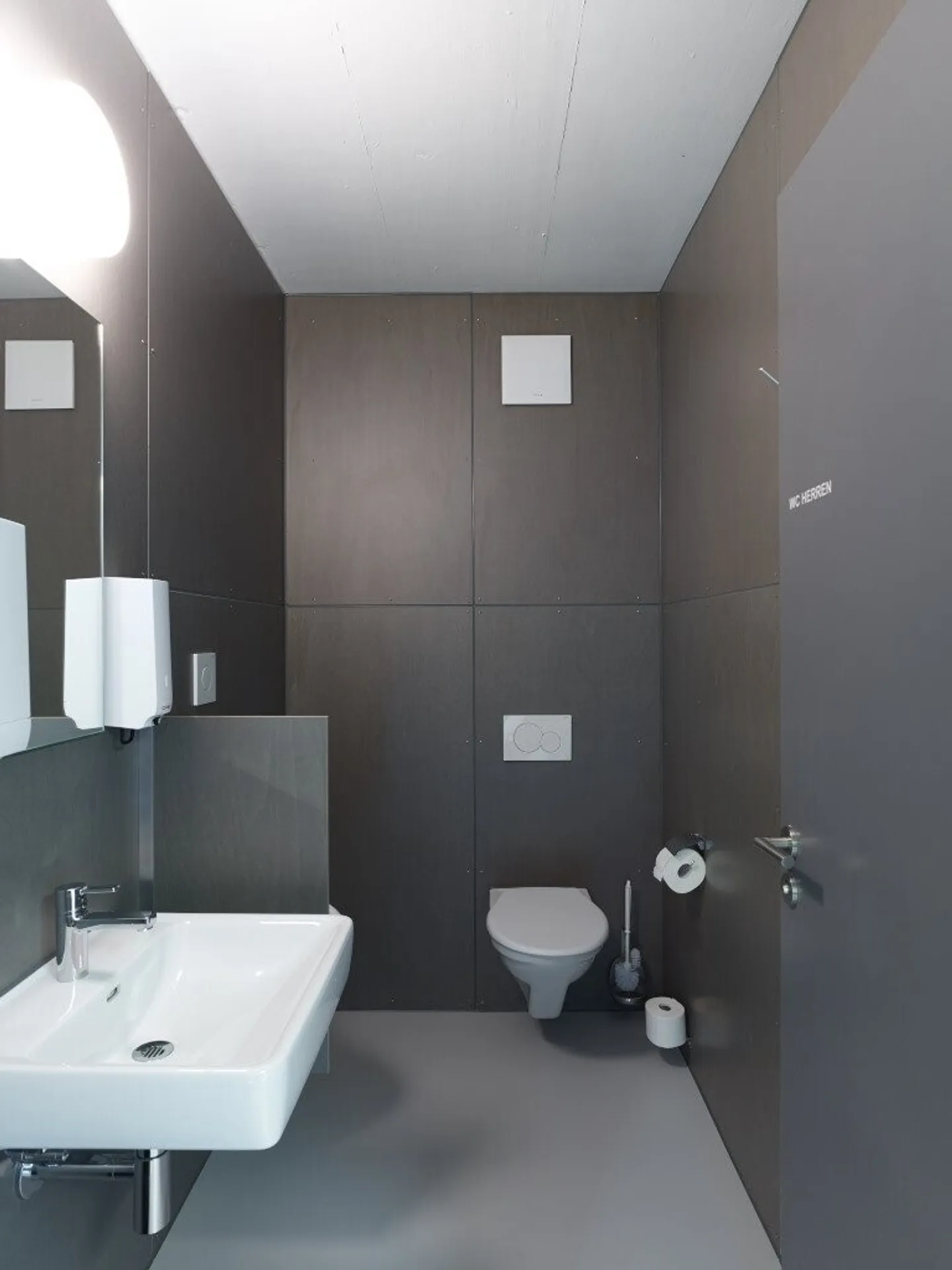Spazio commerciale di 306m2 in posizione privilegiata - Foto 9 di 9
