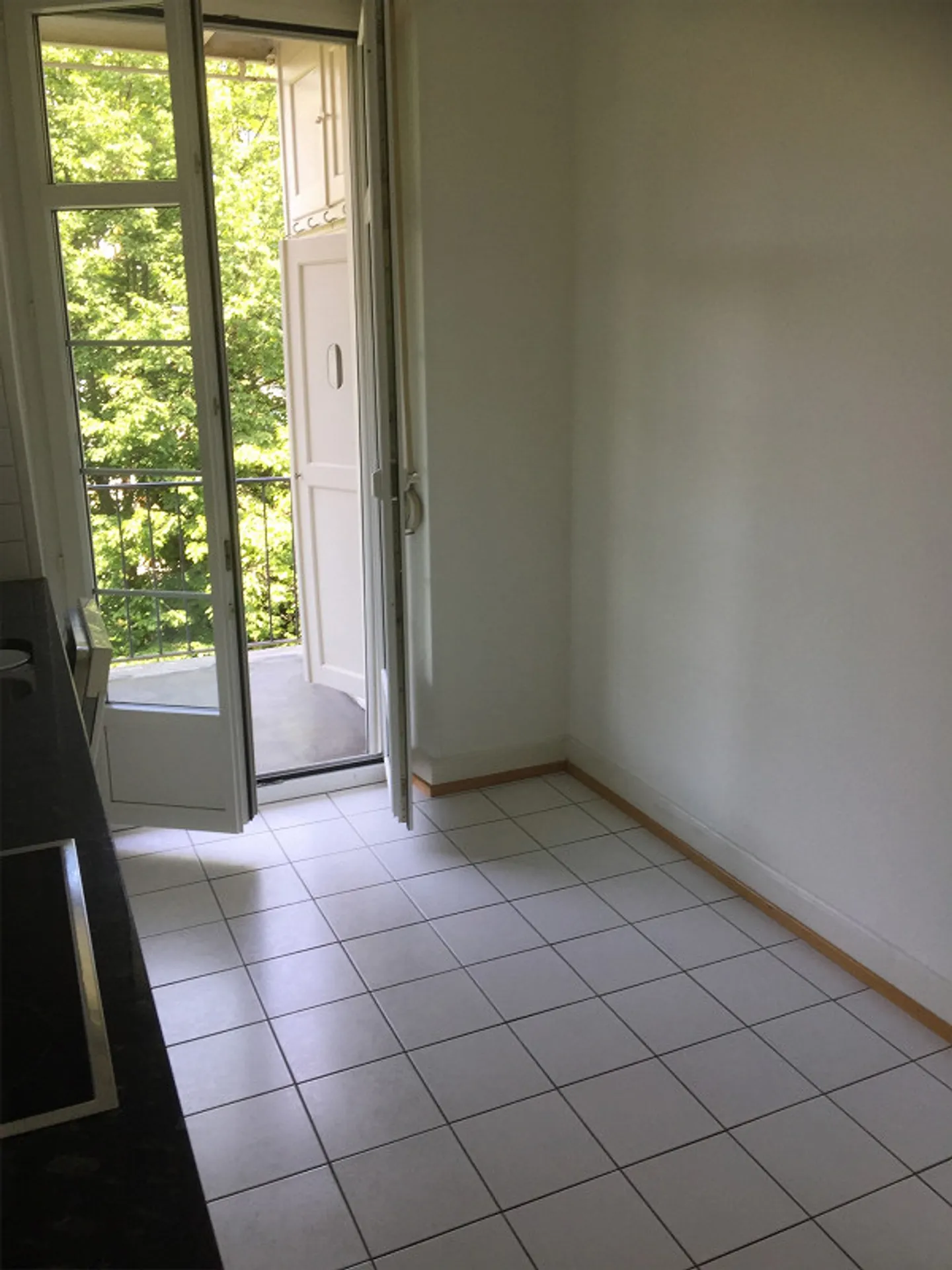 Looking for immediate subtenant for 3-room apartment in Gundeli - Photo 10 of 14