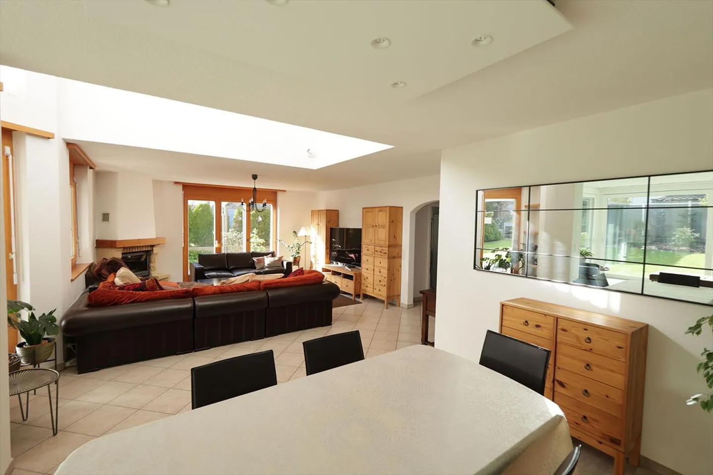 Geräumige 6-Zimmer-Villa mit klassischer Architektur - Foto 10 von 13