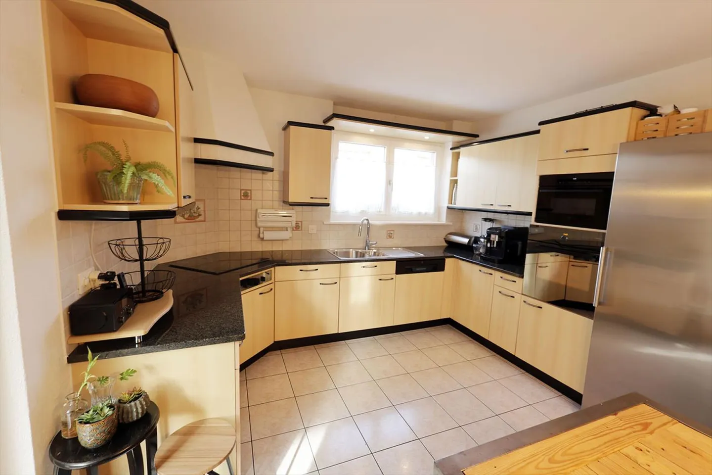 Geräumige 6-Zimmer-Villa mit klassischer Architektur - Foto 12 von 13