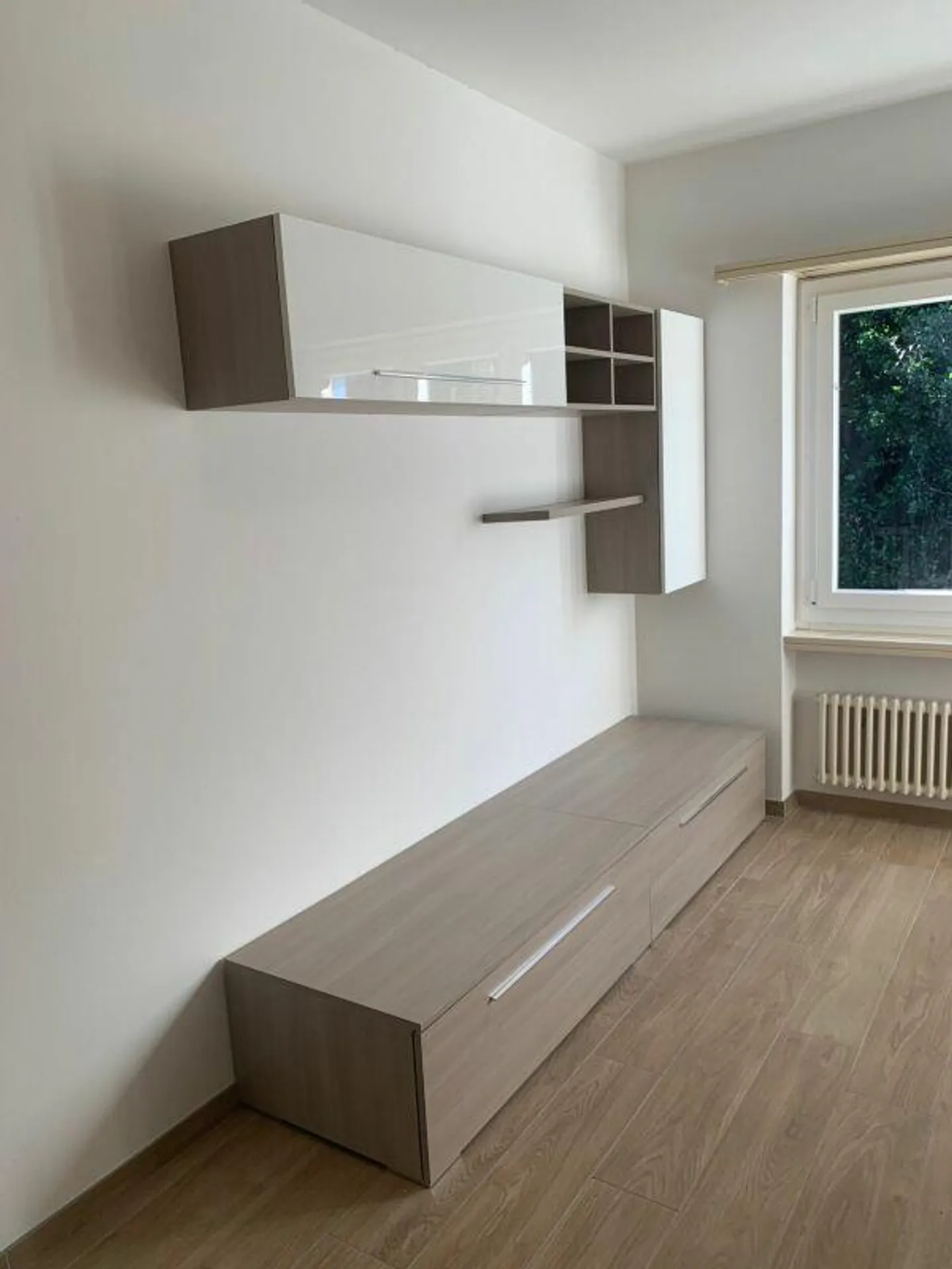 Luminoso monolocale arredato vicino EOC - Foto 3 di 8