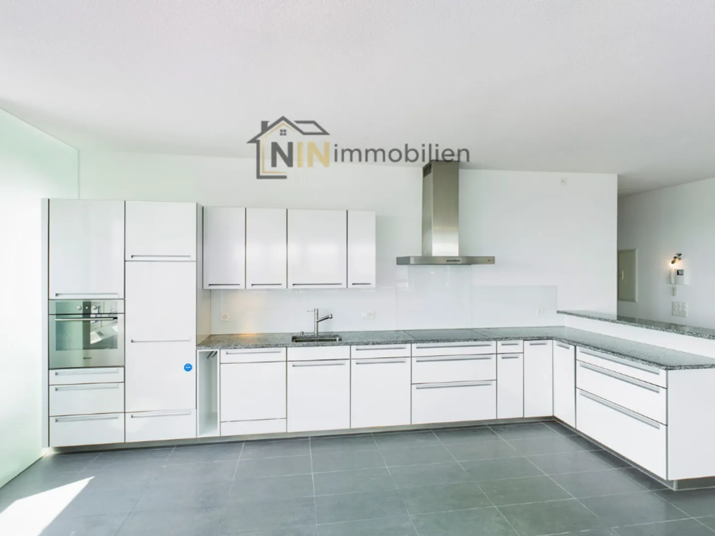 LOFTÄHNLICH MIT LIFT UND AUSSICHT - Foto 3 von 10