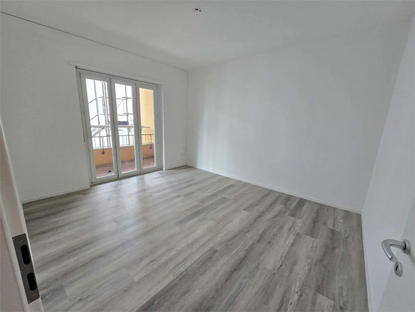 Chiasso - Grand appartement moderne de 4,5 pièces dans un immeuble entièrement rénové - Photo 1 sur 6