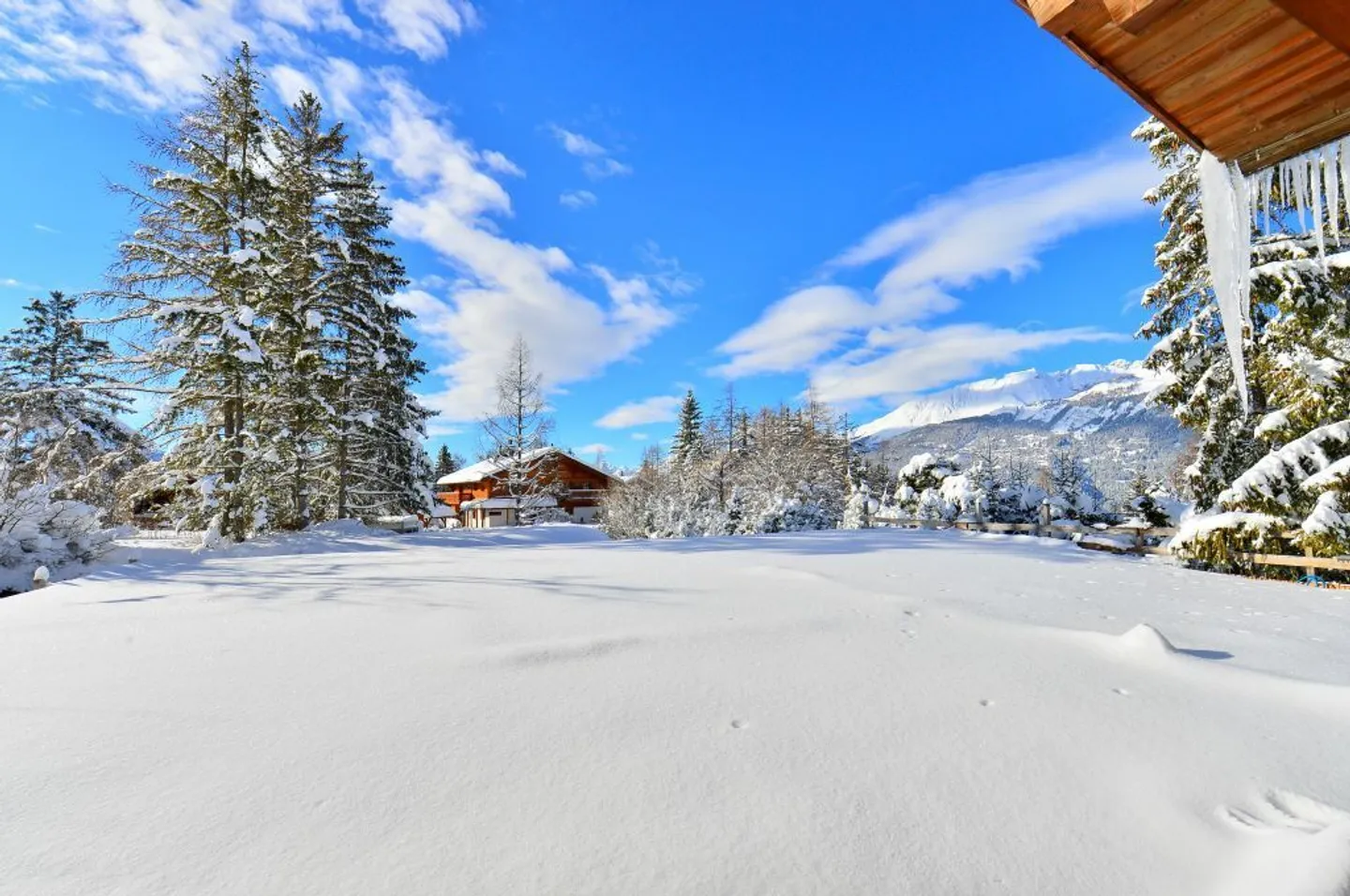 Chalet con 8,5 vani a Crans-Montana - Foto 2 di 9
