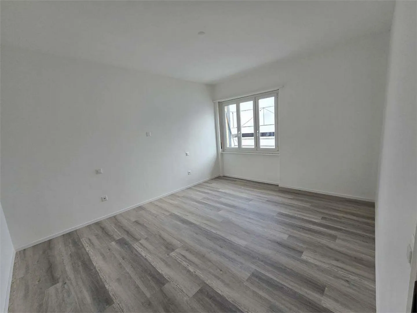 Chiasso - Grand appartement moderne de 4,5 pièces dans un immeuble entièrement rénové - Photo 6 sur 6