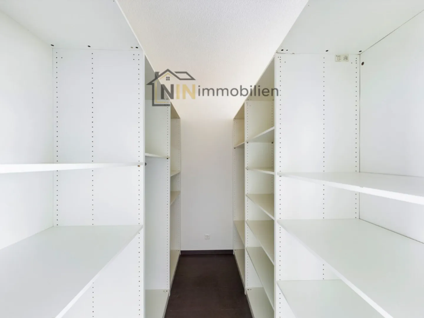 LOFTÄHNLICH MIT LIFT UND AUSSICHT - Foto 6 von 10