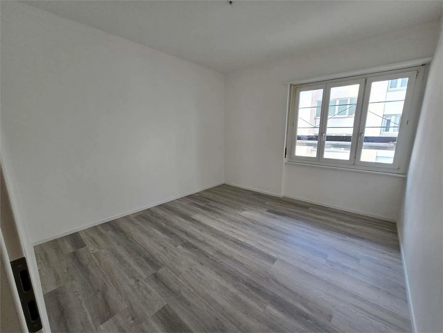 Chiasso - Grand appartement moderne de 4,5 pièces dans un immeuble entièrement rénové - Photo 5 sur 6
