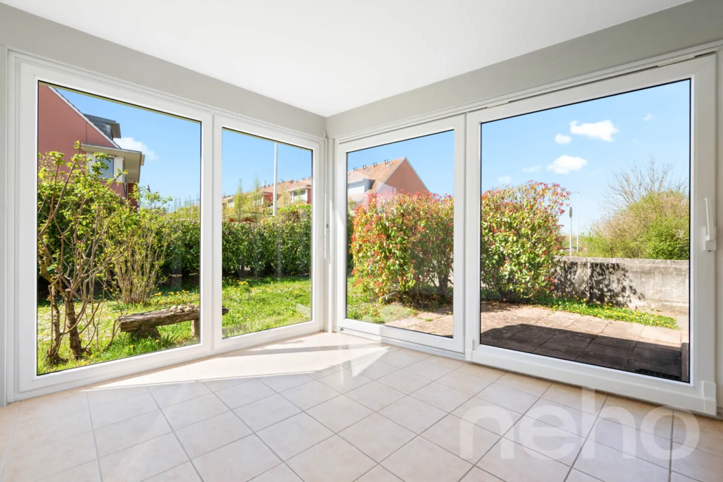 Spacious 5-Room Semi-Detached Family House in Preferred Residential Area - Photo 5 of 12