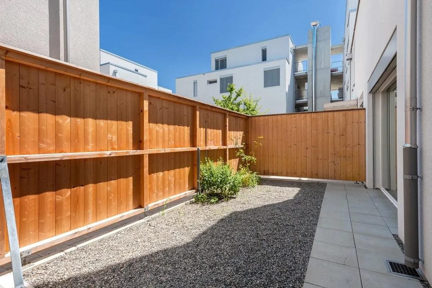 Grosszügige Wohnung mit zwei Gartensitzplätzen - Photo 11 of 11