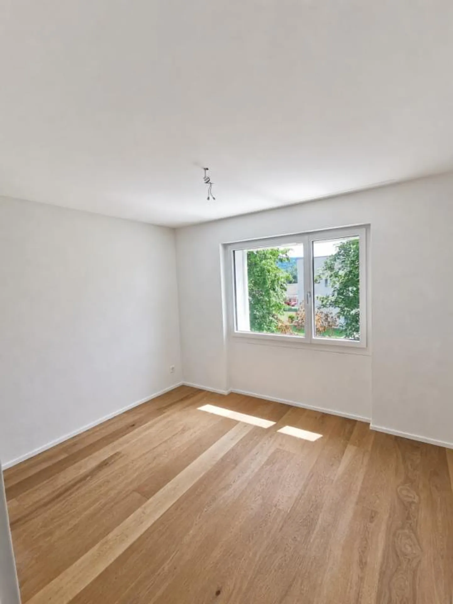 Modernes Apartment in Oberengstringen - Foto 8 von 12