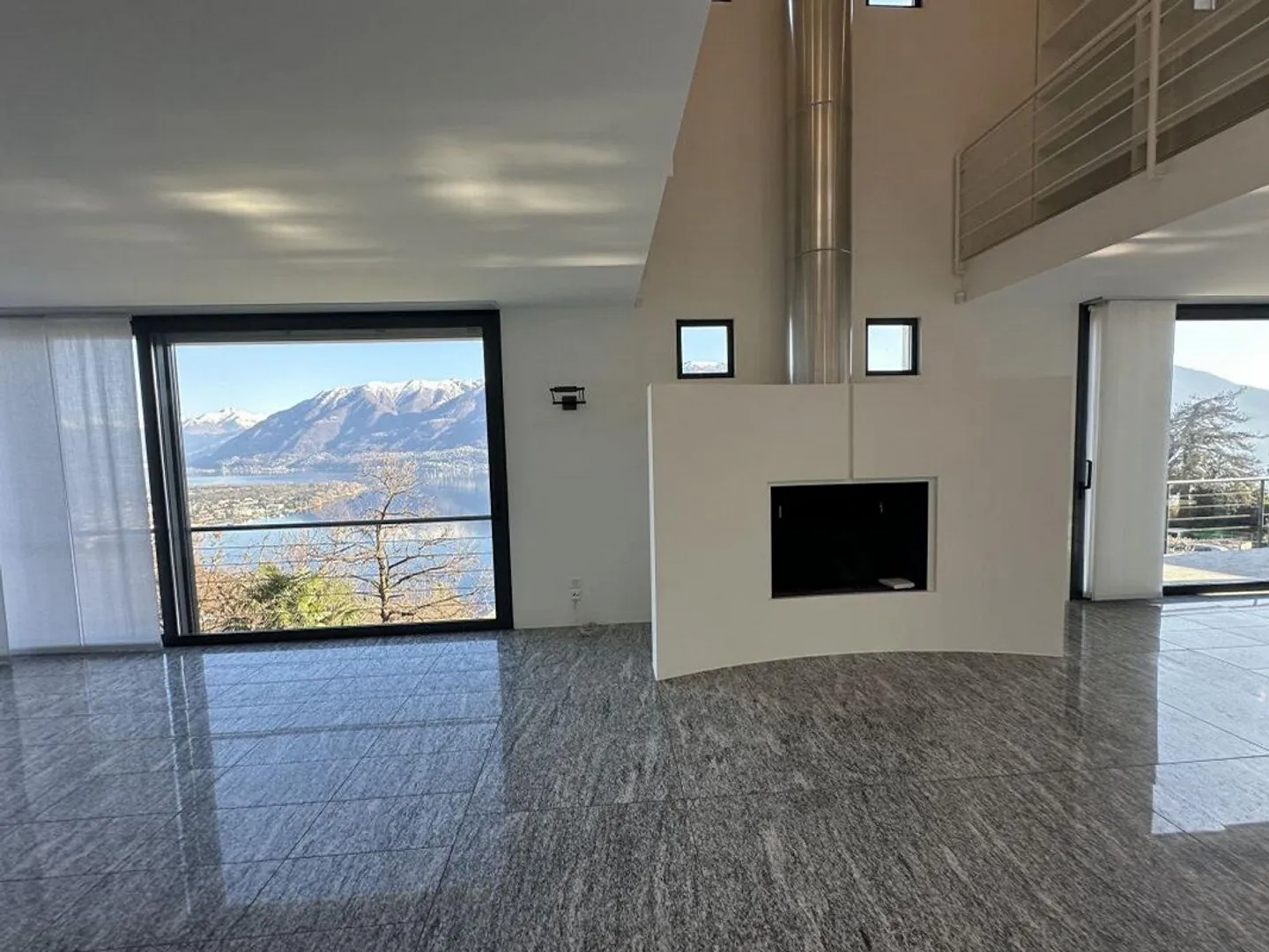 Un Capolavoro di Eleganza con Vista sul Lago Maggiore Dove il Lusso... - Foto 4 di 5