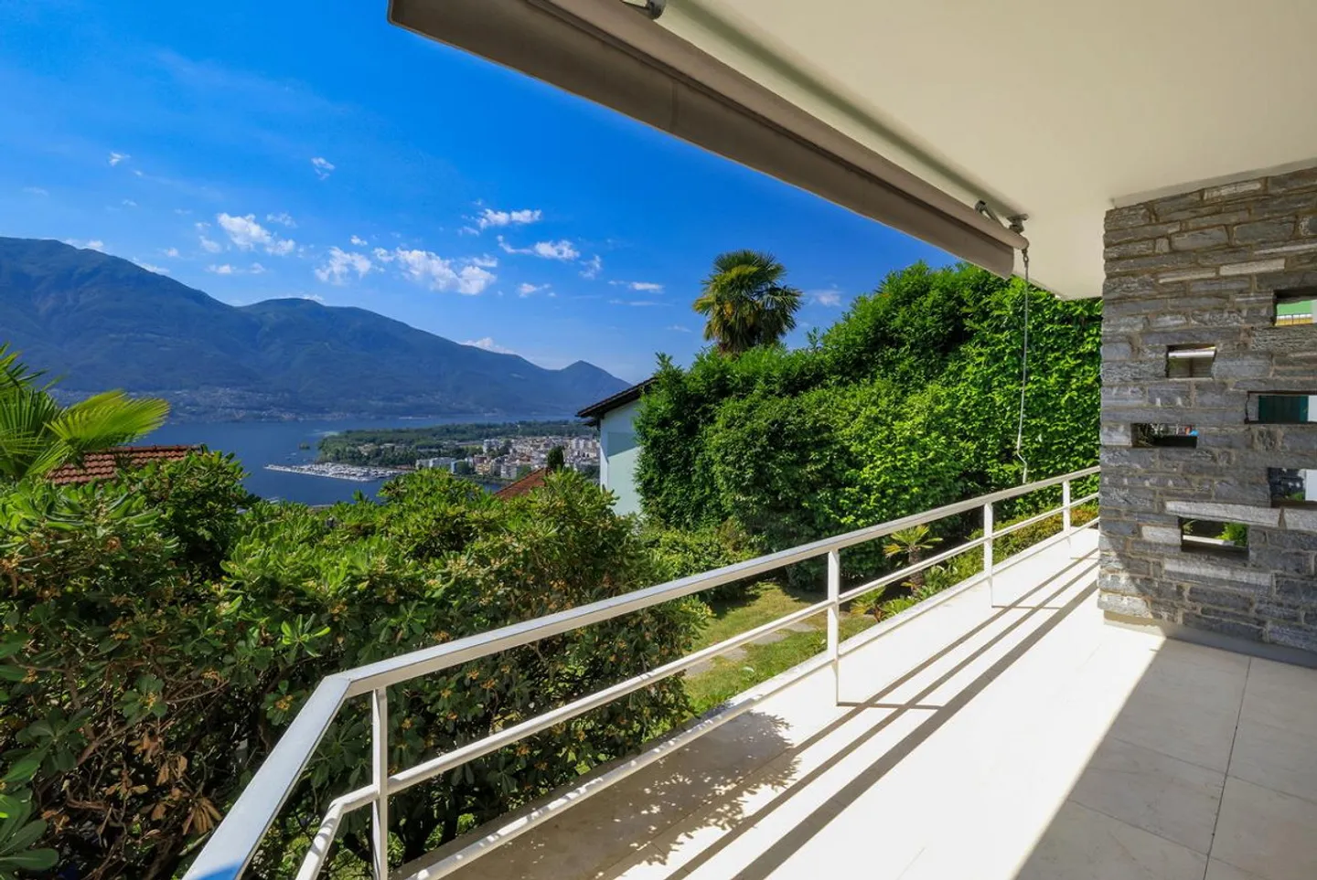 Moderne Villa mit Seeblick - Foto 2 von 19