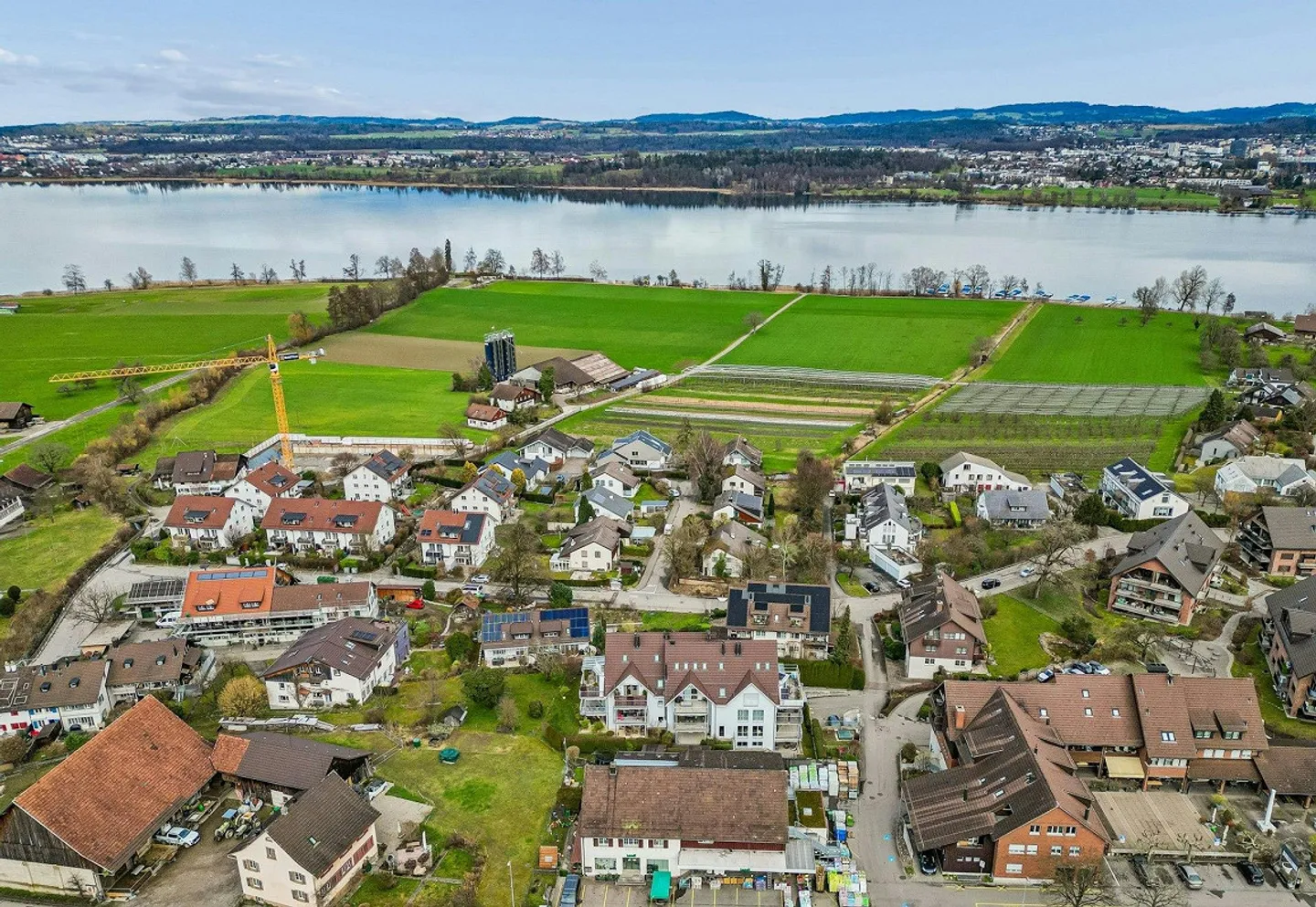 Appartamento mansardato su due livelli con balcone e posto auto sotterraneo - Foto 8 di 11