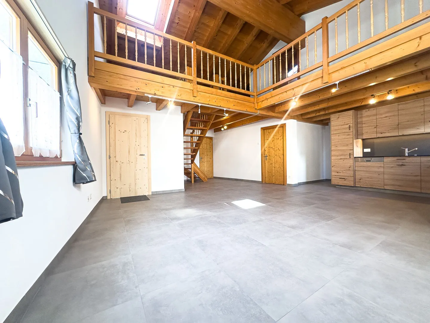 Ampio appartamento ristrutturato - Foto 1 di 8