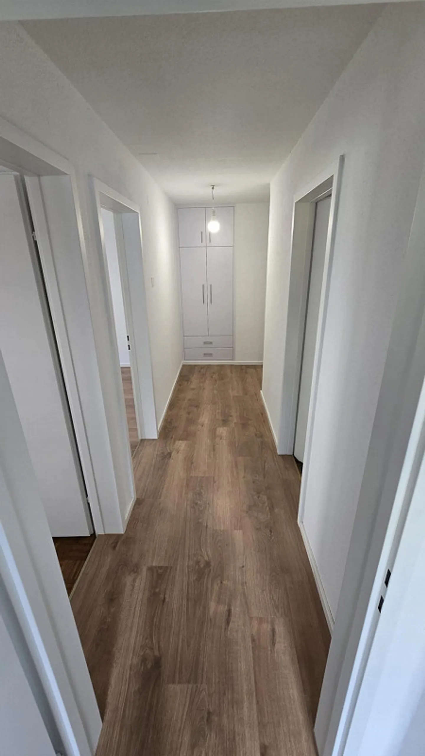 Modernes Apartment mit grossem Balkon - Foto 2 von 6