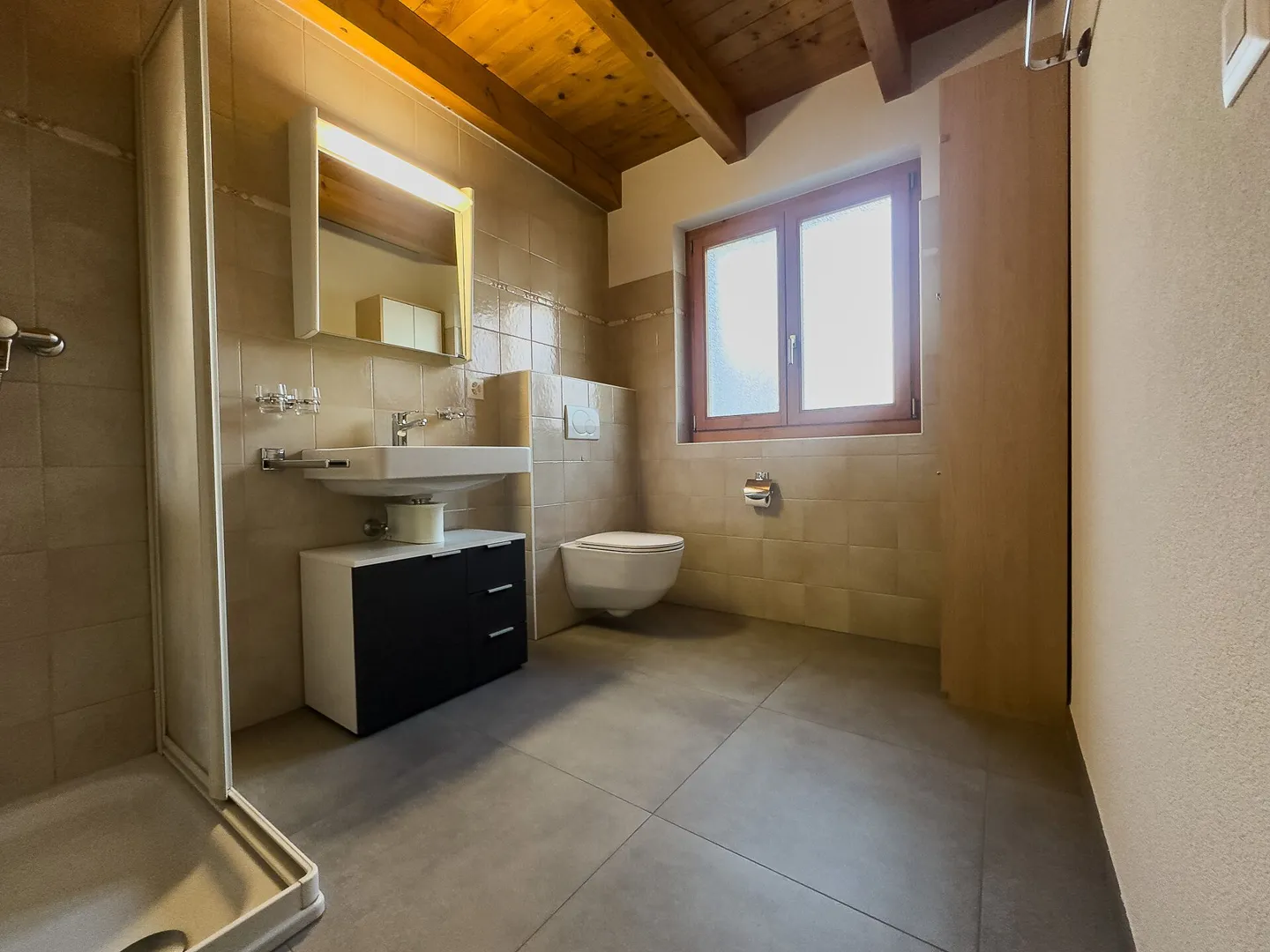 Ampio appartamento ristrutturato - Foto 6 di 8