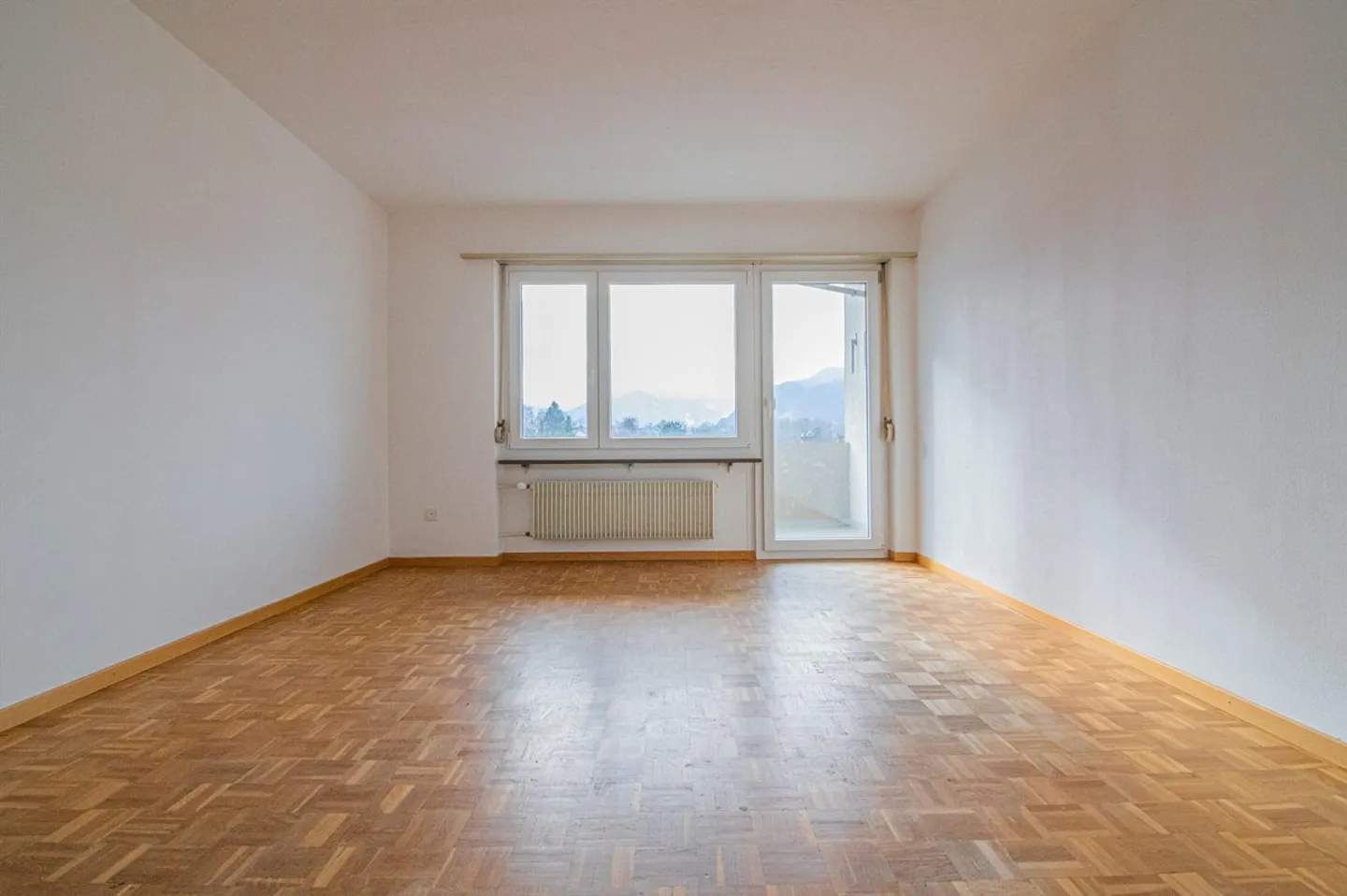 Modernes Apartment mit grossem Balkon - Foto 3 von 6
