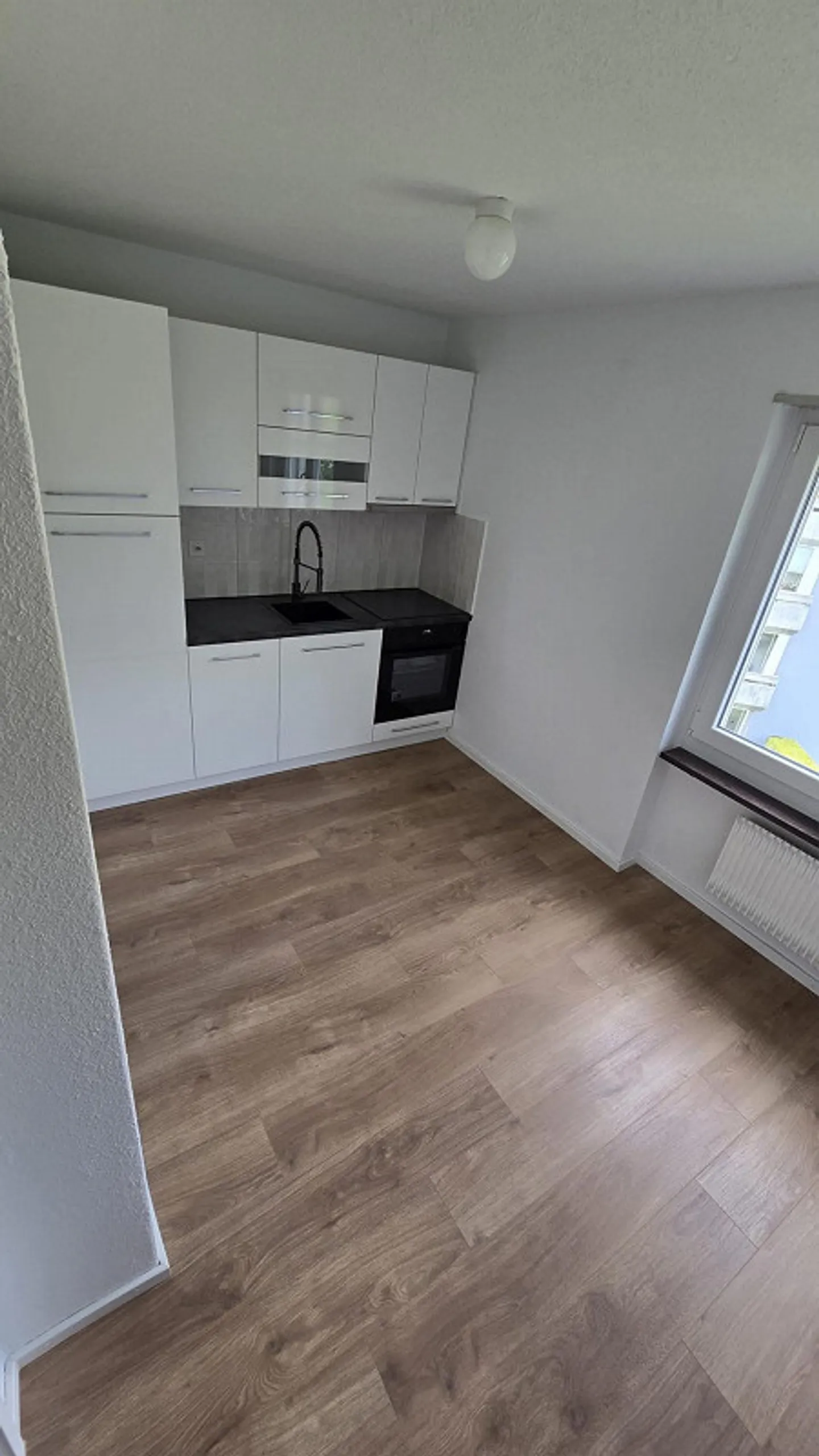 Modernes Apartment mit grossem Balkon - Foto 4 von 6