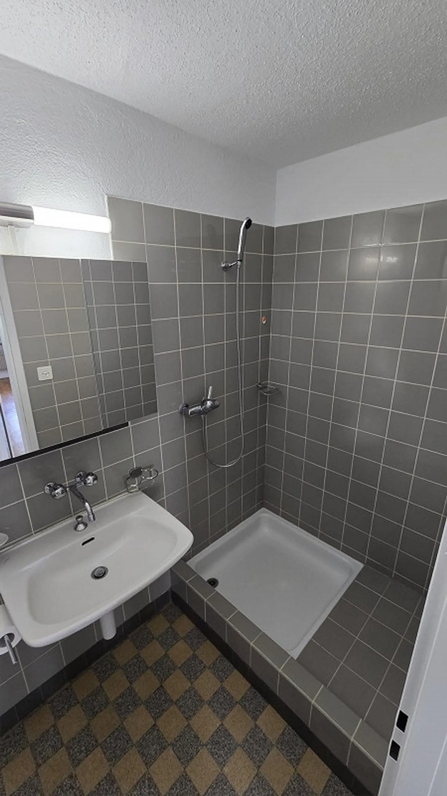 Modernes Apartment mit grossem Balkon - Foto 5 von 6