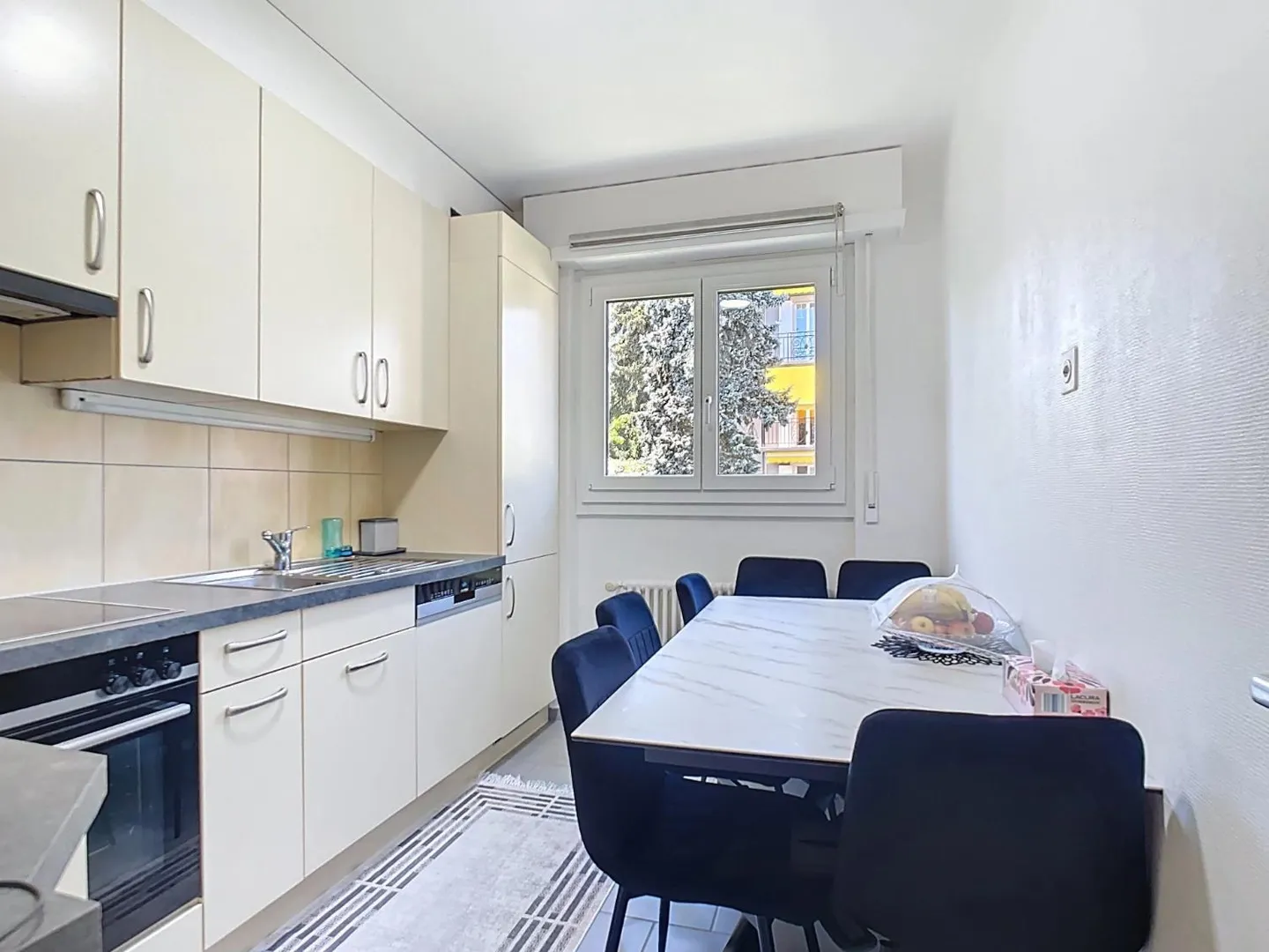 Sunny with spacious balcony - Photo 3 of 8