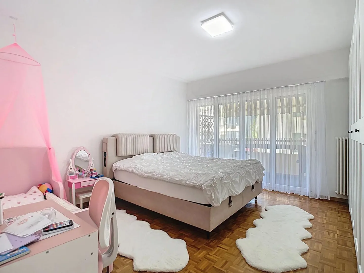 Sunny with spacious balcony - Photo 4 of 8