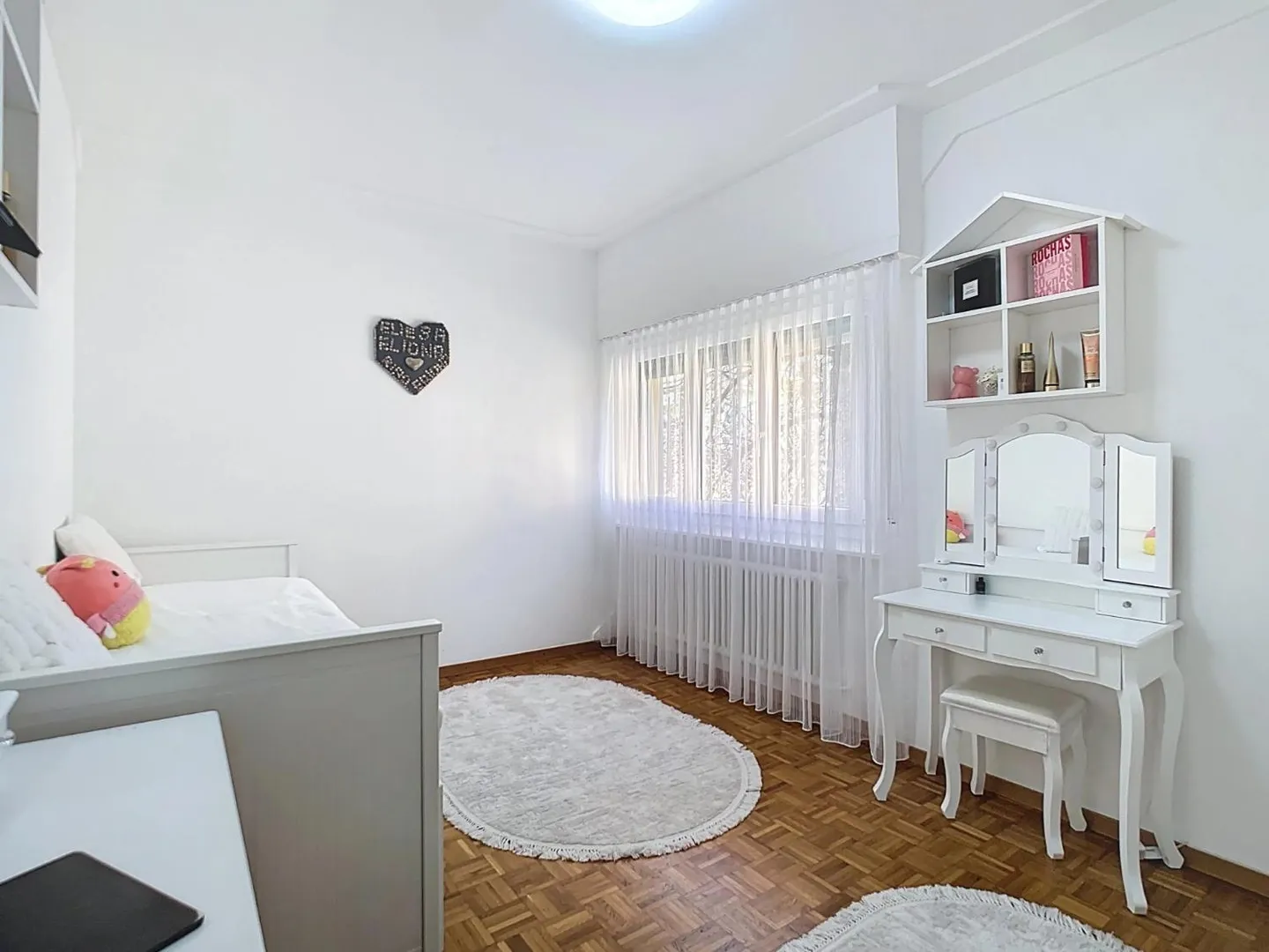 Sunny with spacious balcony - Photo 5 of 8