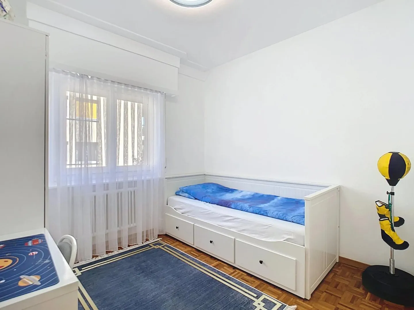 Sunny with spacious balcony - Photo 6 of 8