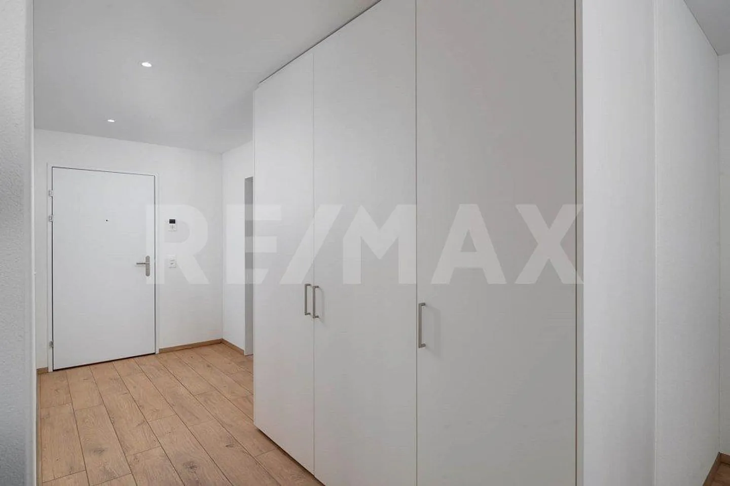 Hochwertige 4.5-Zimmer-Wohnung mit unverbaubarer See- und Weitsicht - Photo 2 of 13