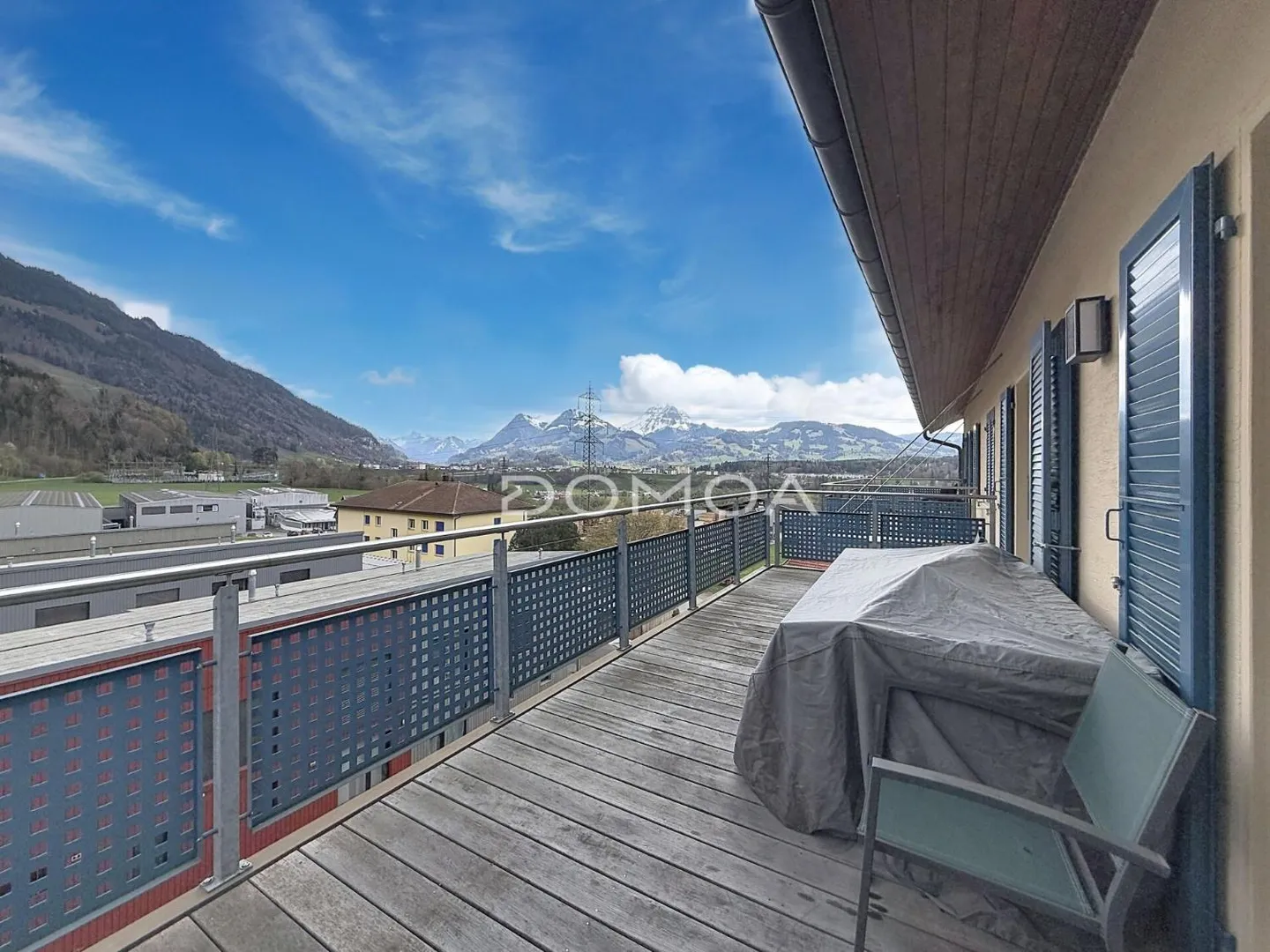 Appartement rénové avec terrasse - Photo 1 sur 7