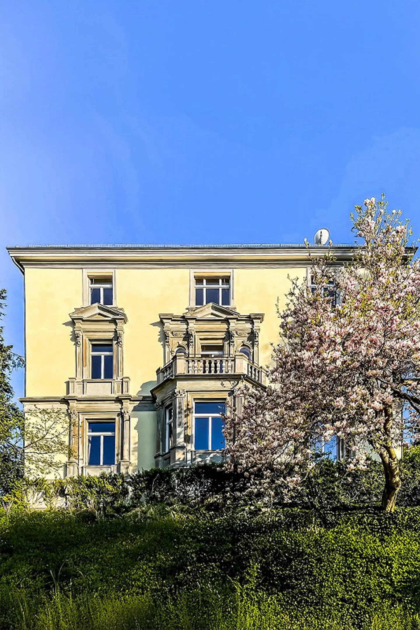 6.5-Room Residential Jewel with a View over the City of St. Gallen to Lake Constance - Photo 1 of 4