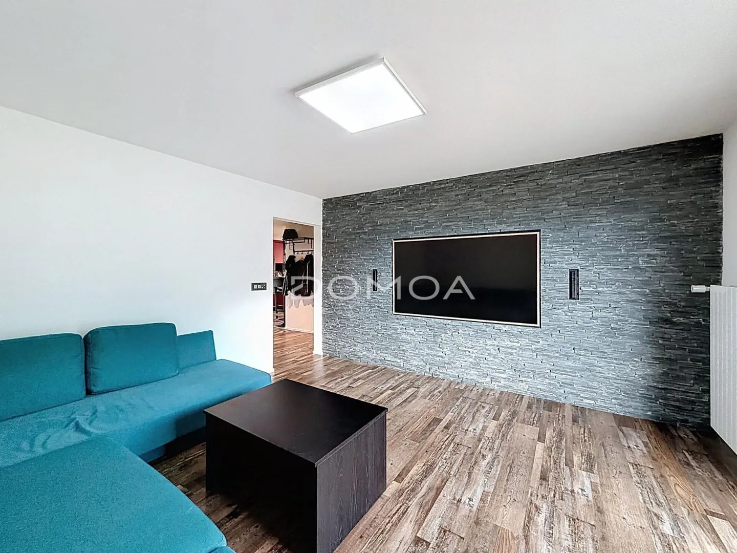 Appartement rénové avec terrasse - Photo 3 sur 7