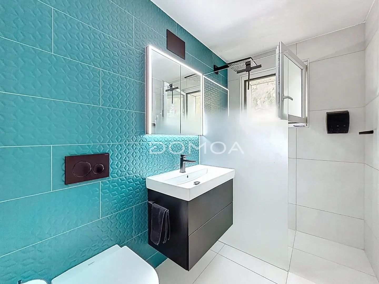 Appartement rénové avec terrasse - Photo 5 sur 7