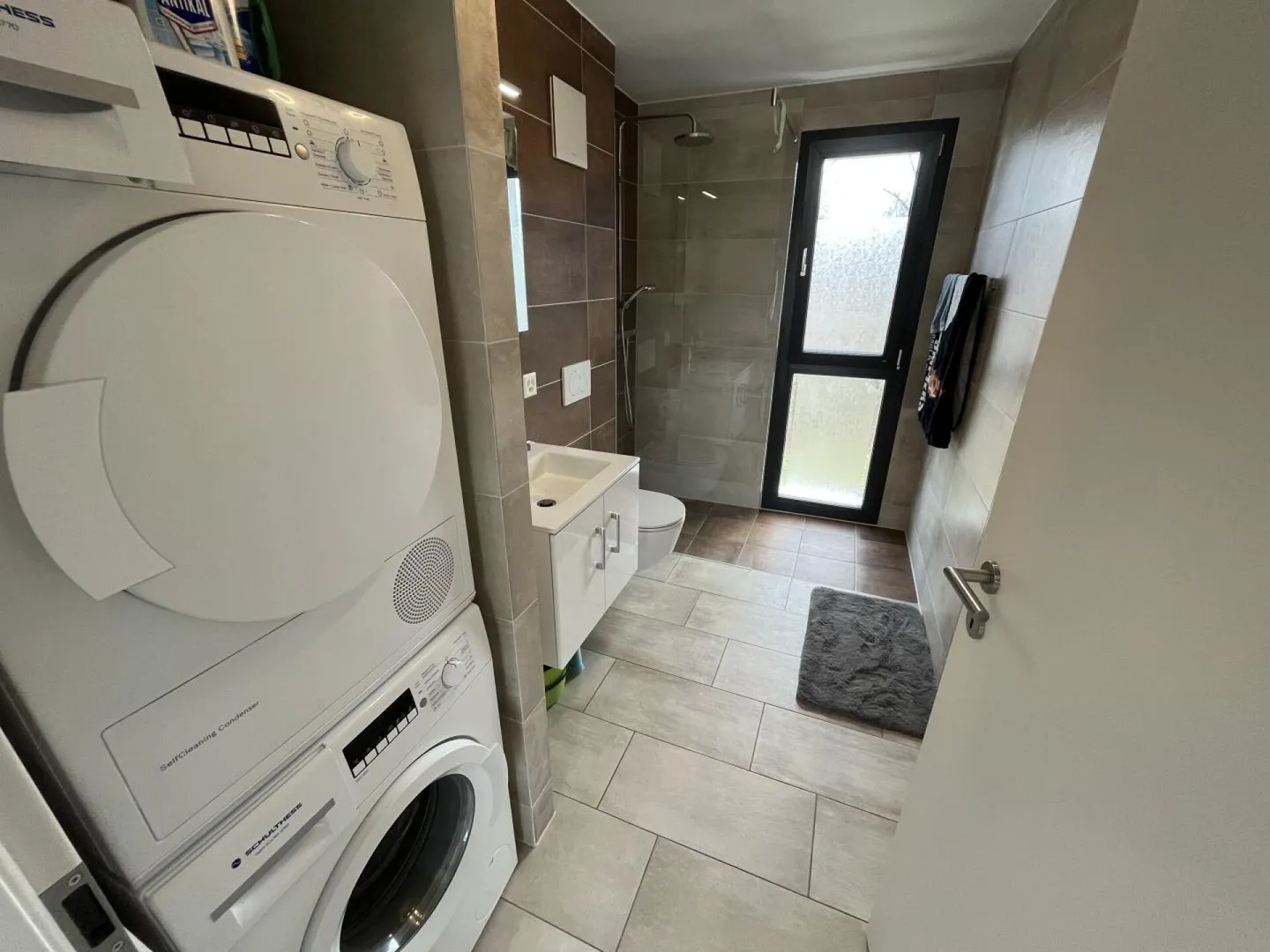 Stunning Penthouse with Terrace - Photo 9 of 17