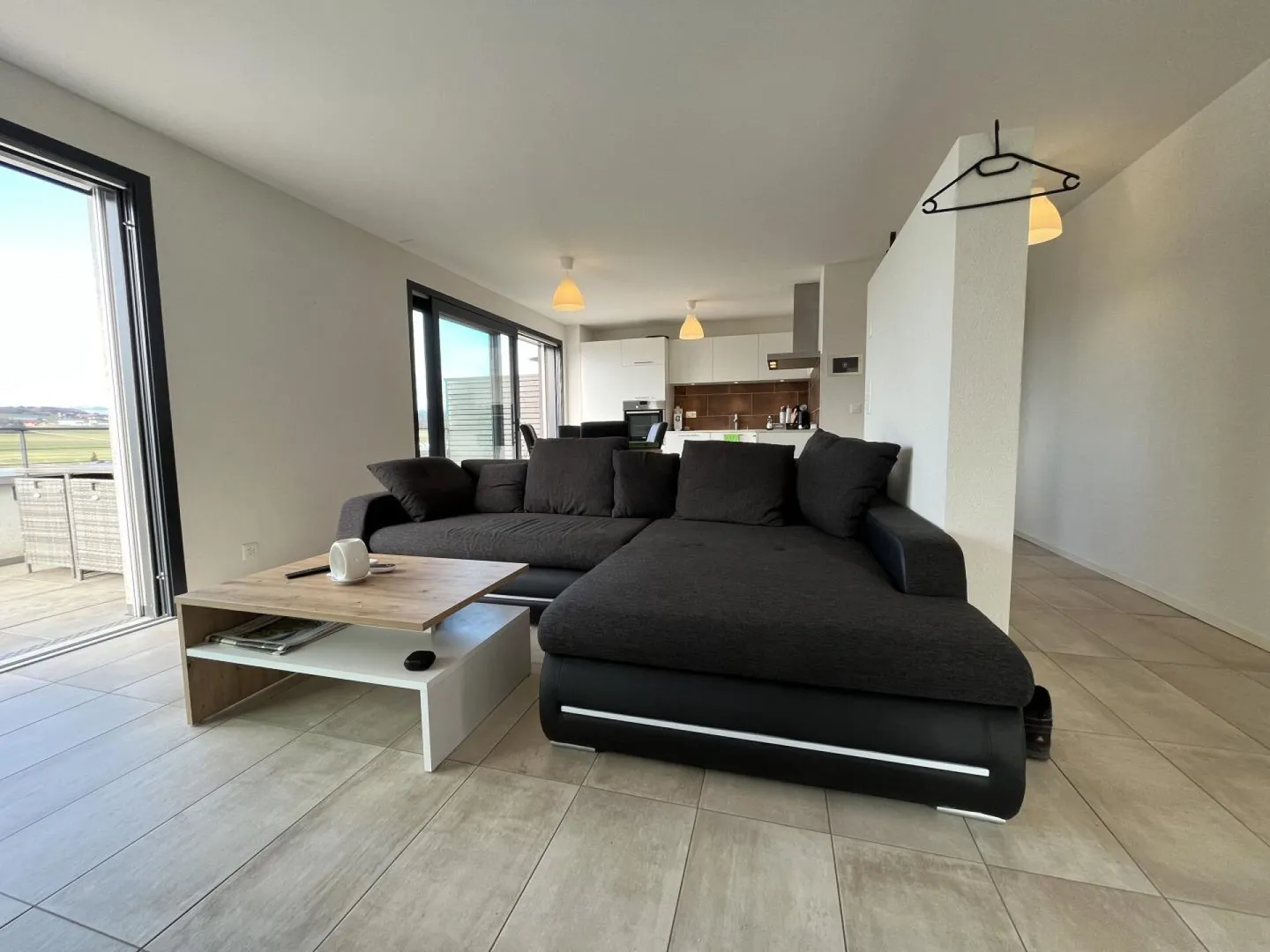 Stunning Penthouse with Terrace - Photo 8 of 17