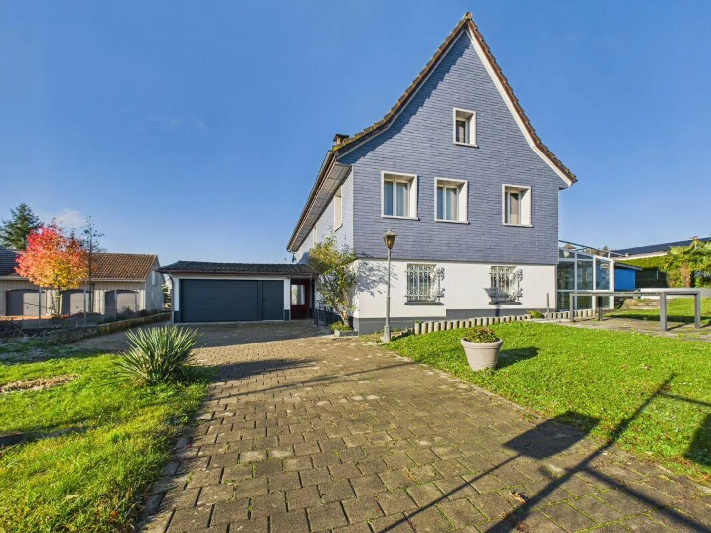 Spacious Living with Panoramic Winter Garden - Photo 2 of 10